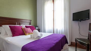 Eenpersoonskamer | Een bureau, verduisterende gordijnen, gratis wifi, beddengoed