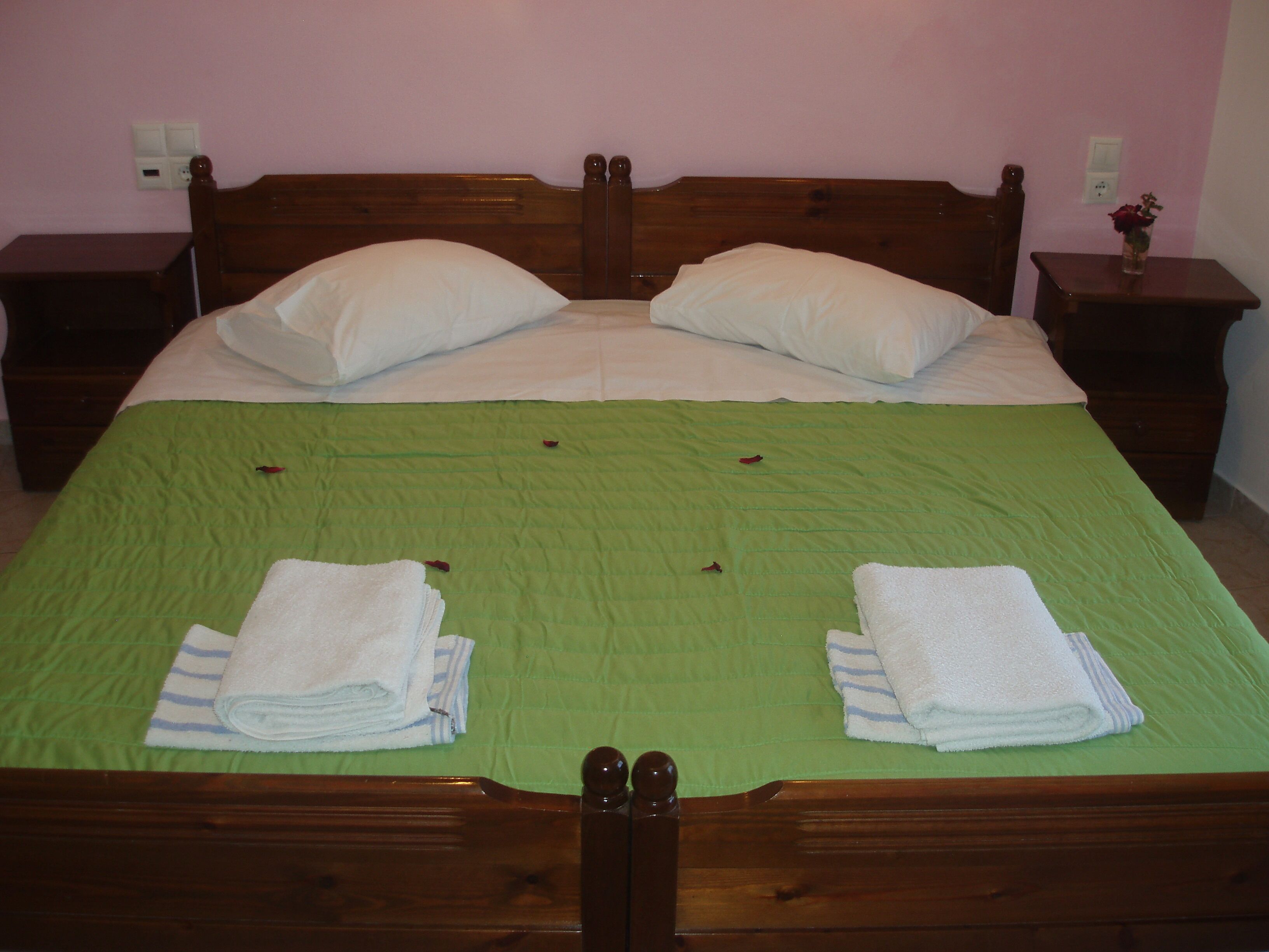 In-room safe, desk, laptop workspace, soundproofing