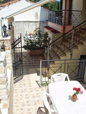 Property grounds - Hellen Studios (Skiathos)