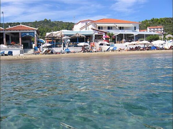 Beach nearby, windsurfing, rowing