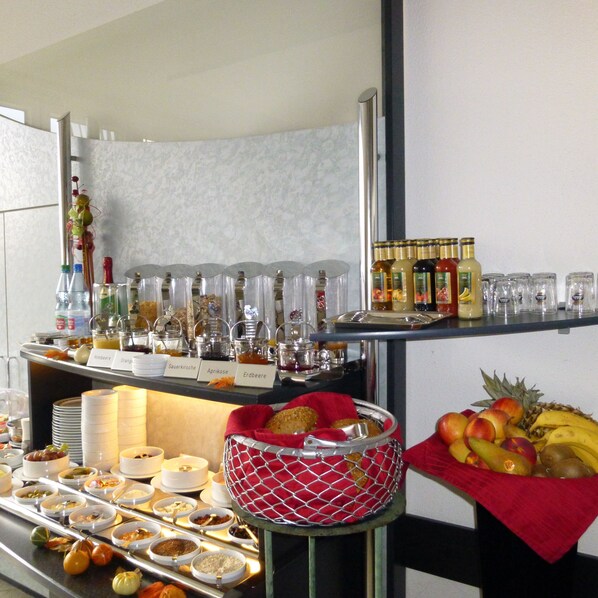 Free daily buffet breakfast