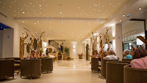 A spacious lobby with wicker furniture, a staircase, and a reception area. - Campo Dell'Oro (Ajaccio)