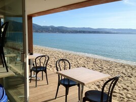 Snack bar