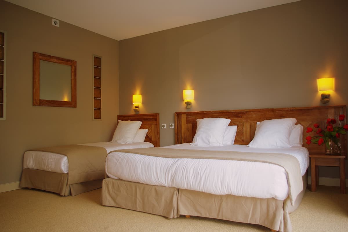 In-room safe, desk, soundproofing, iron/ironing board