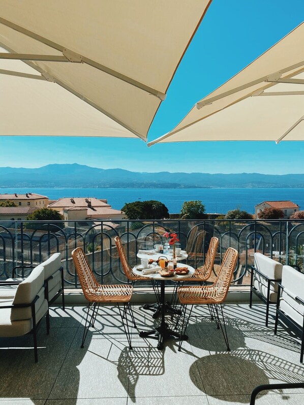 Päivittäinen buffetaamiainen maksusta