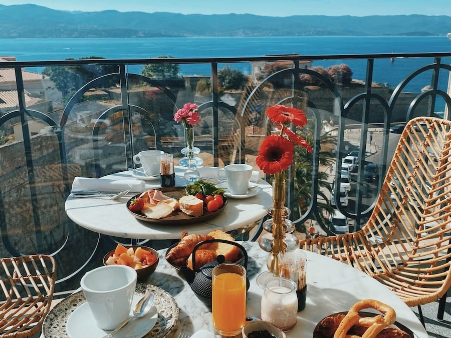 Desayuno buffet todos los días (con cargo)