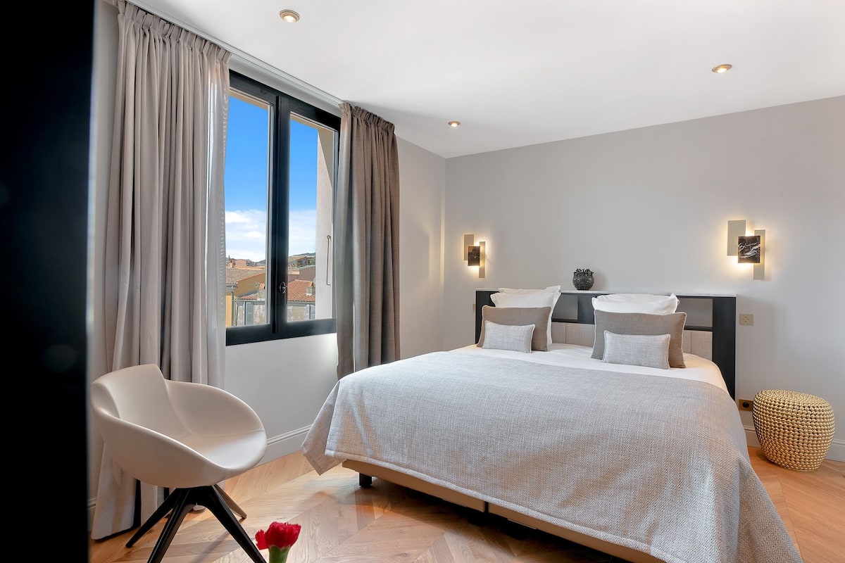 luxury penthouse | premium bedding, in-room safe, desk, soundproofing