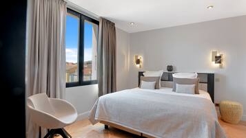 Luksus-loftsleilighet | Sengetøy av topp kvalitet, minibar, safe på rommet og skrivebord