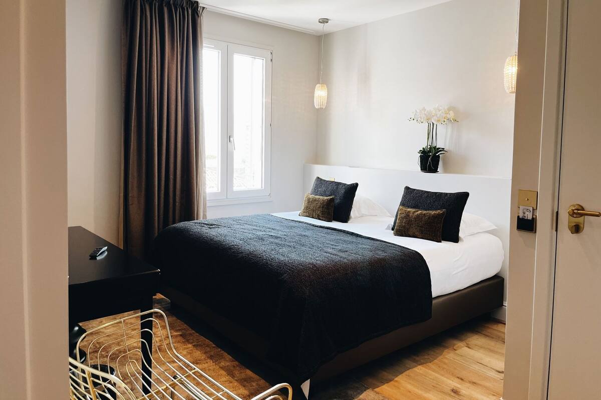 Literie de qualité, minibar, coffre-fort, bureau