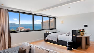 Luxury-Penthouse | Hochwertige Bettwaren, Zimmersafe, Schreibtisch, schallisolierte Zimmer