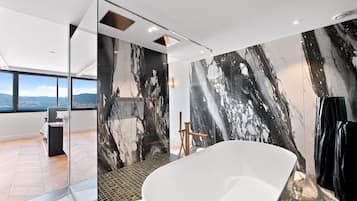Luxury Penthouse | Bilik Mandi | Pancuran mandi, kelengkapan dandanan diri percuma, pengering rambut