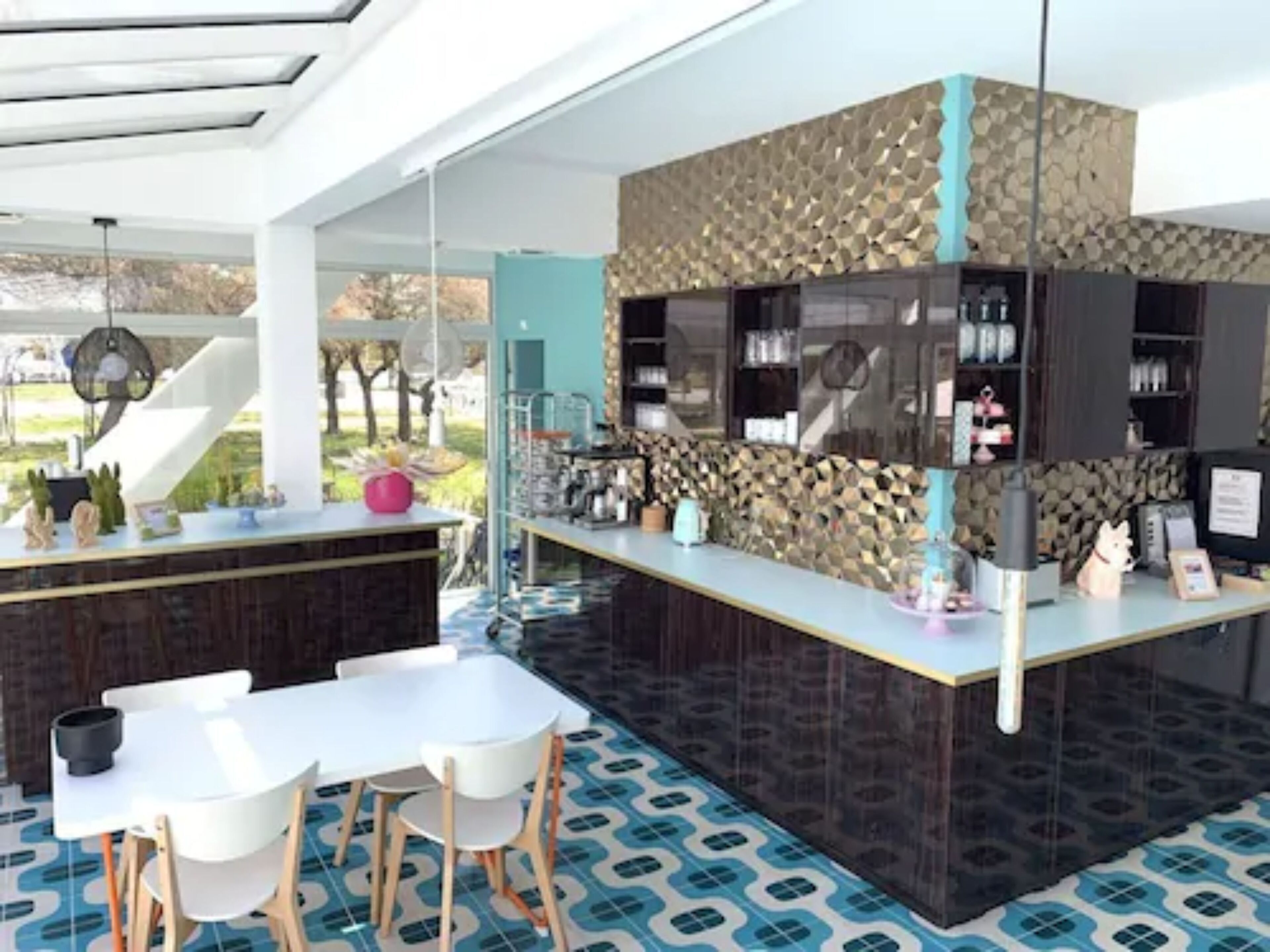 daily continental breakfast (eur 14 per person)