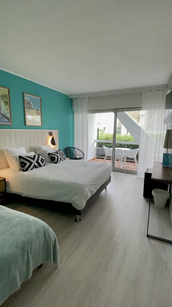 Classic Triple Room, Terrace | Premium bedding, minibar, in-room safe, desk - Hotel Saint Clair (La Grande-Motte)