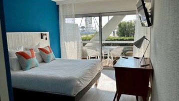 Superior Double or Twin Room, Terrace, Garden View | Premium bedding, minibar, in-room safe, desk