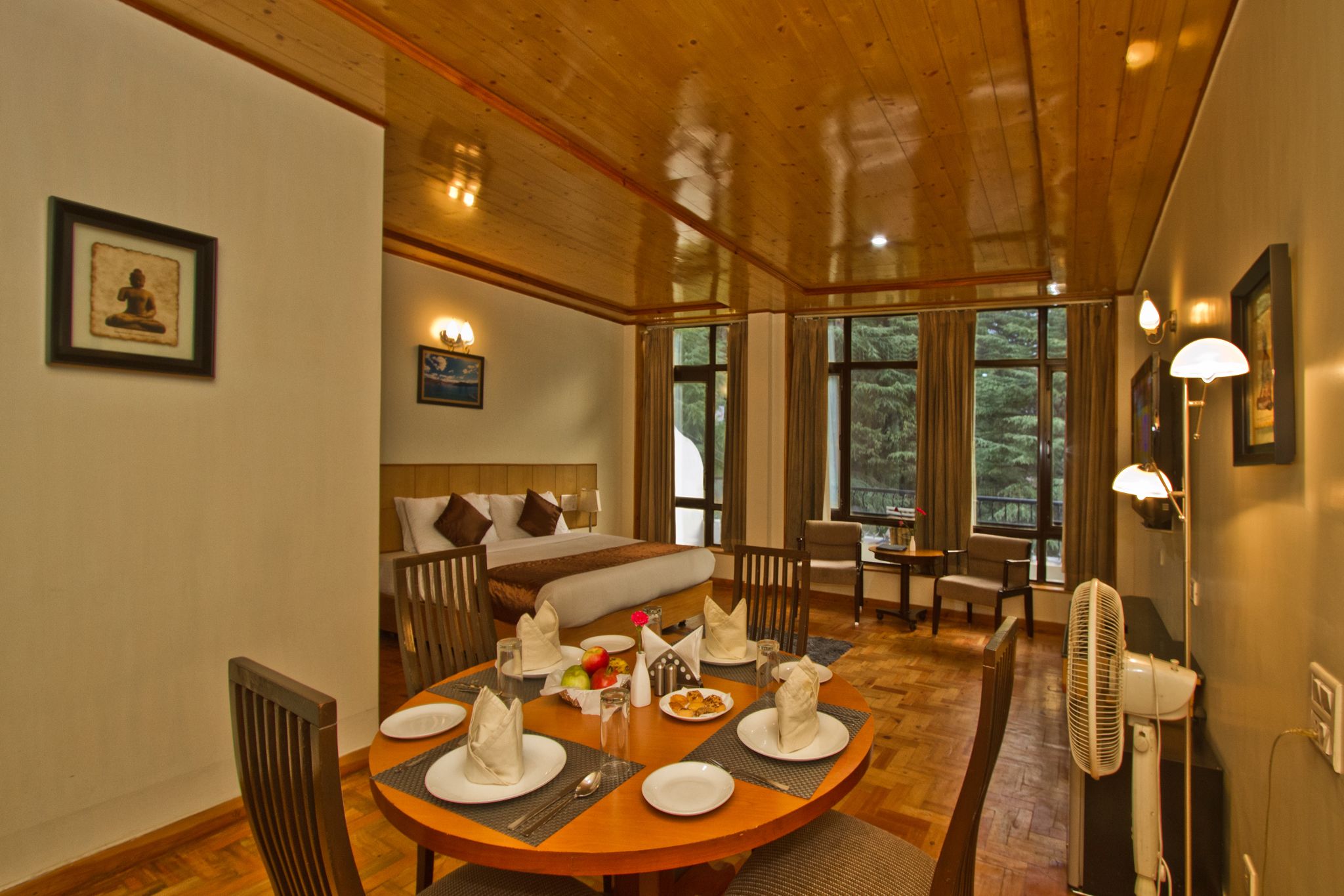 Royal Suite Room (Mountains & City View) | In-room dining