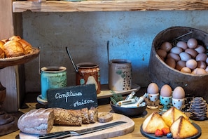 Buffet déjeuner servi tous les jours en supplément