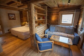 Junior Suite | Living area