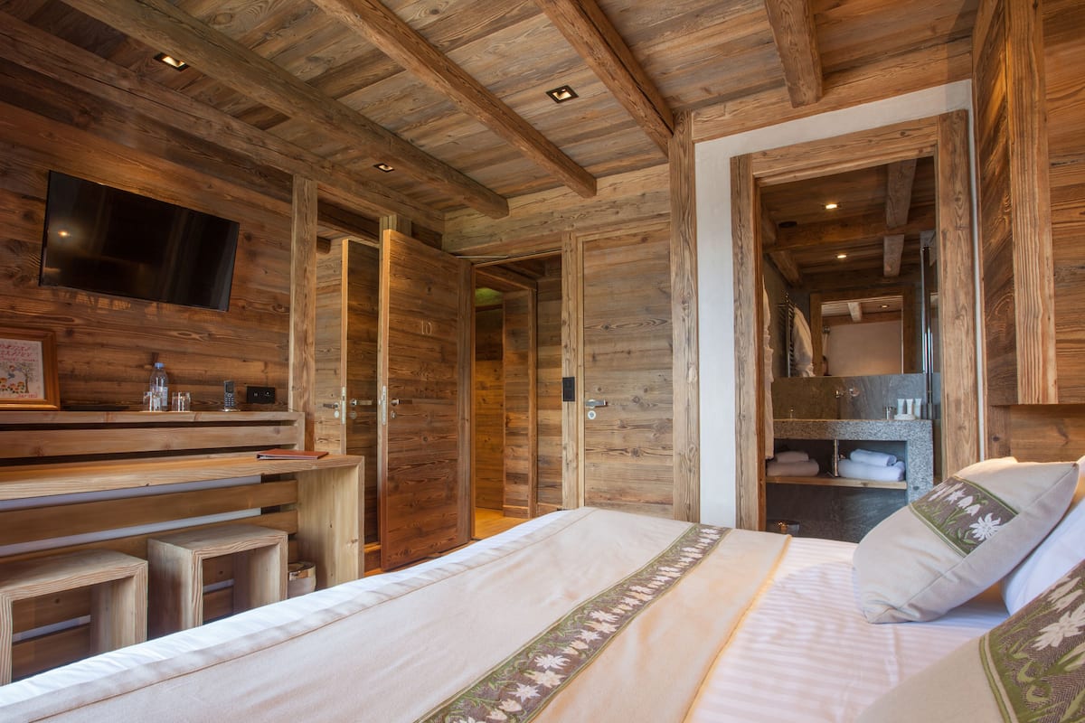 comfort room | 1 bedroom, premium bedding, in-room safe, desk