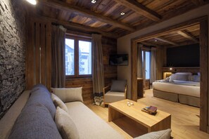 Suite | Hochwertige Bettwaren, Zimmersafe, Schreibtisch, Verdunkelungsvorhänge