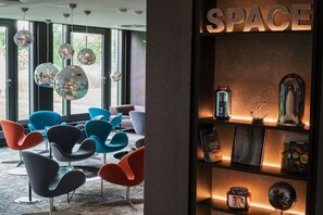 Bar (on property) - Motel One Berlin - Tiergarten (Berlin)