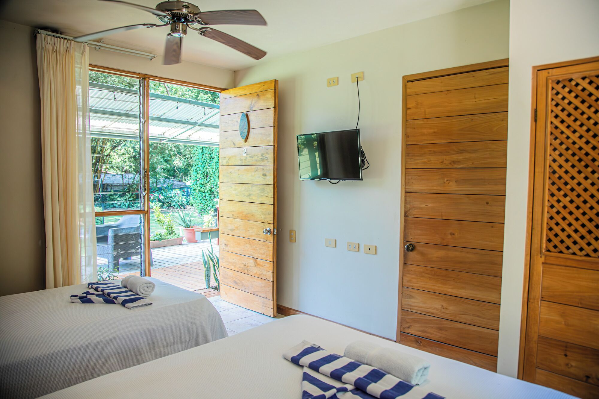 standard room, 1 bedroom | 1 bedroom, down duvets, tempur-pedic beds, in-room safe