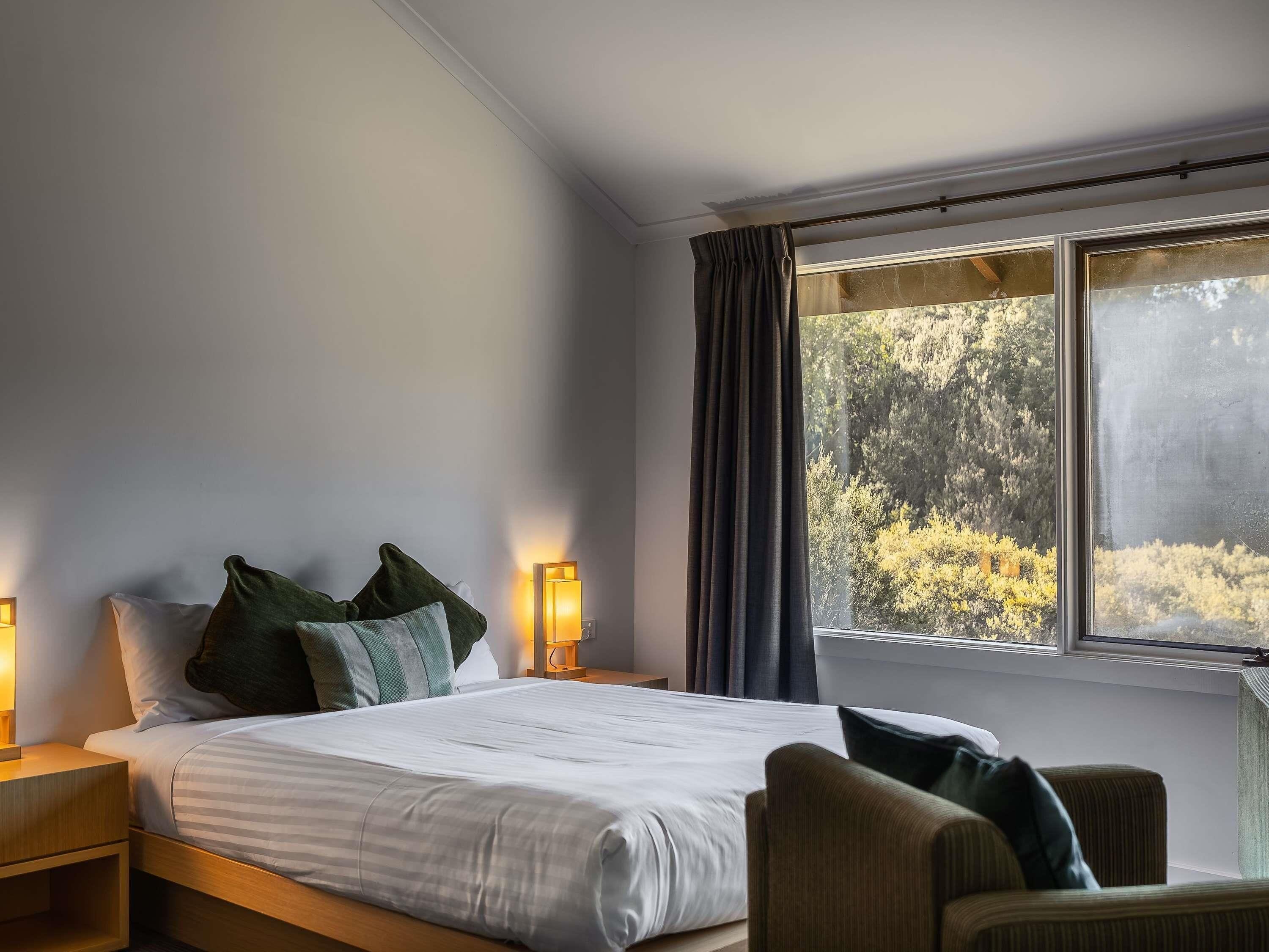 Room, 1 Double Bed, Accessible | Premium bedding, minibar, blackout drapes, iron/ironing board