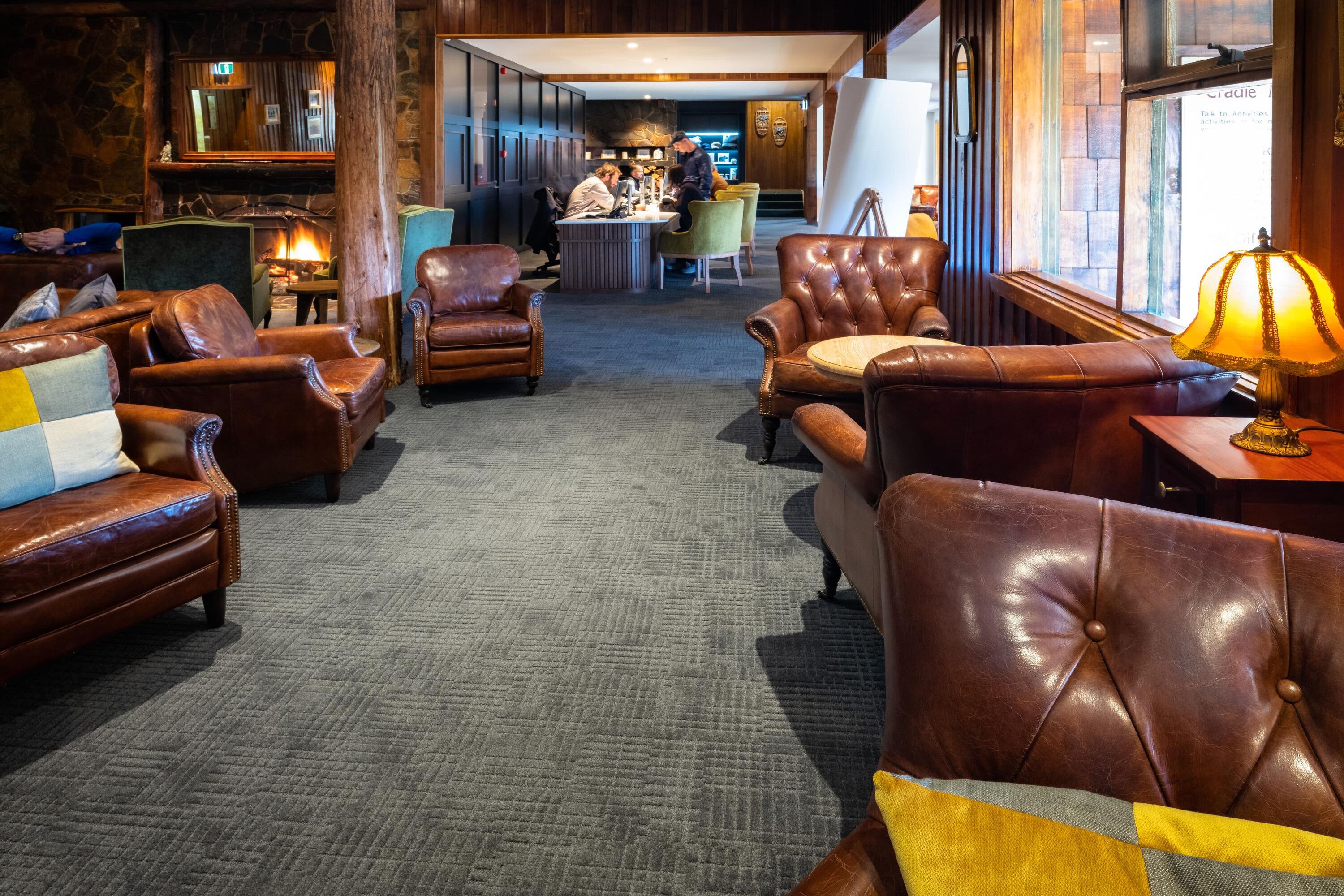 Lobby-lounge