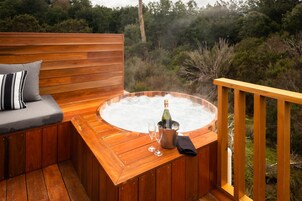 Bañera de hidromasaje privada