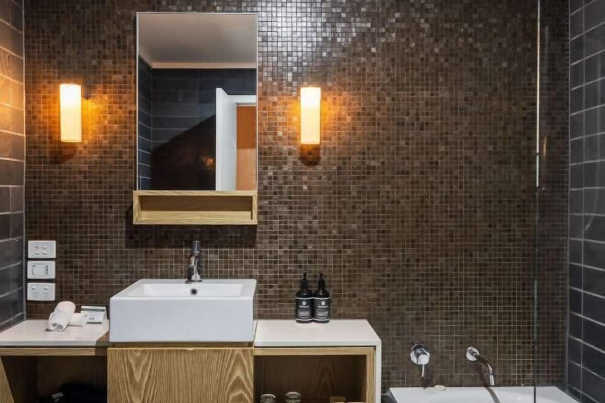 Salle de bain | Articles de toilette de luxe, sèche-cheveux, serviettes fournies, savon