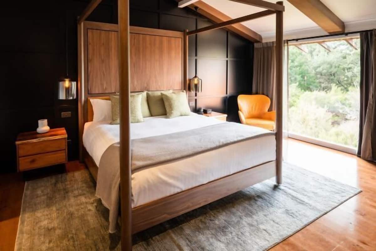 Ropa de cama de alta calidad, minibar, cortinas opacas