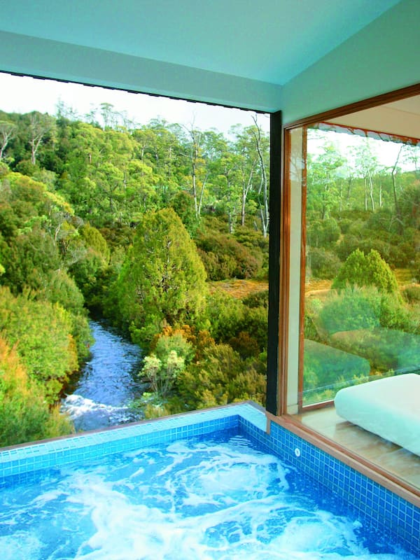 Couples treatment rooms, sauna, steam room, body treatments