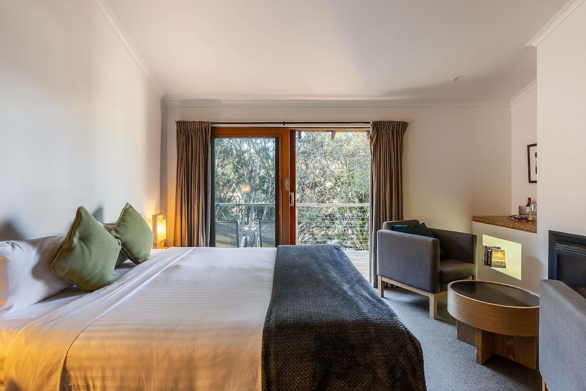 Hytte, 1 kingsize-seng | Sengetøy av topp kvalitet, minibar og blendingsgardiner