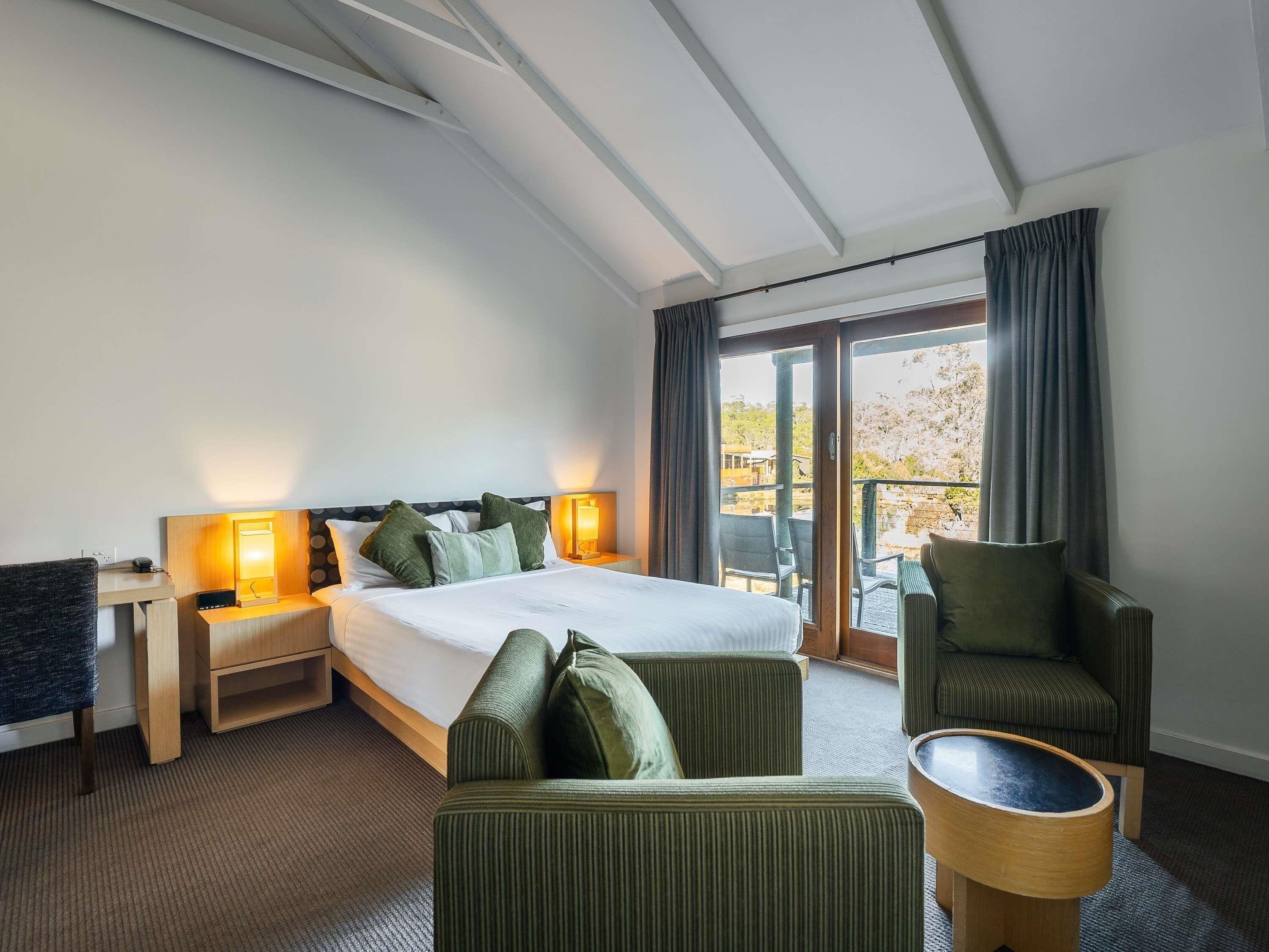 Room, 1 Queen Bed, Balcony | Premium bedding, minibar, blackout drapes, iron/ironing board