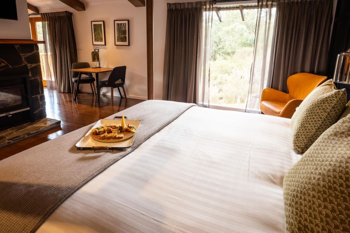 Ropa de cama de alta calidad, minibar, cortinas opacas