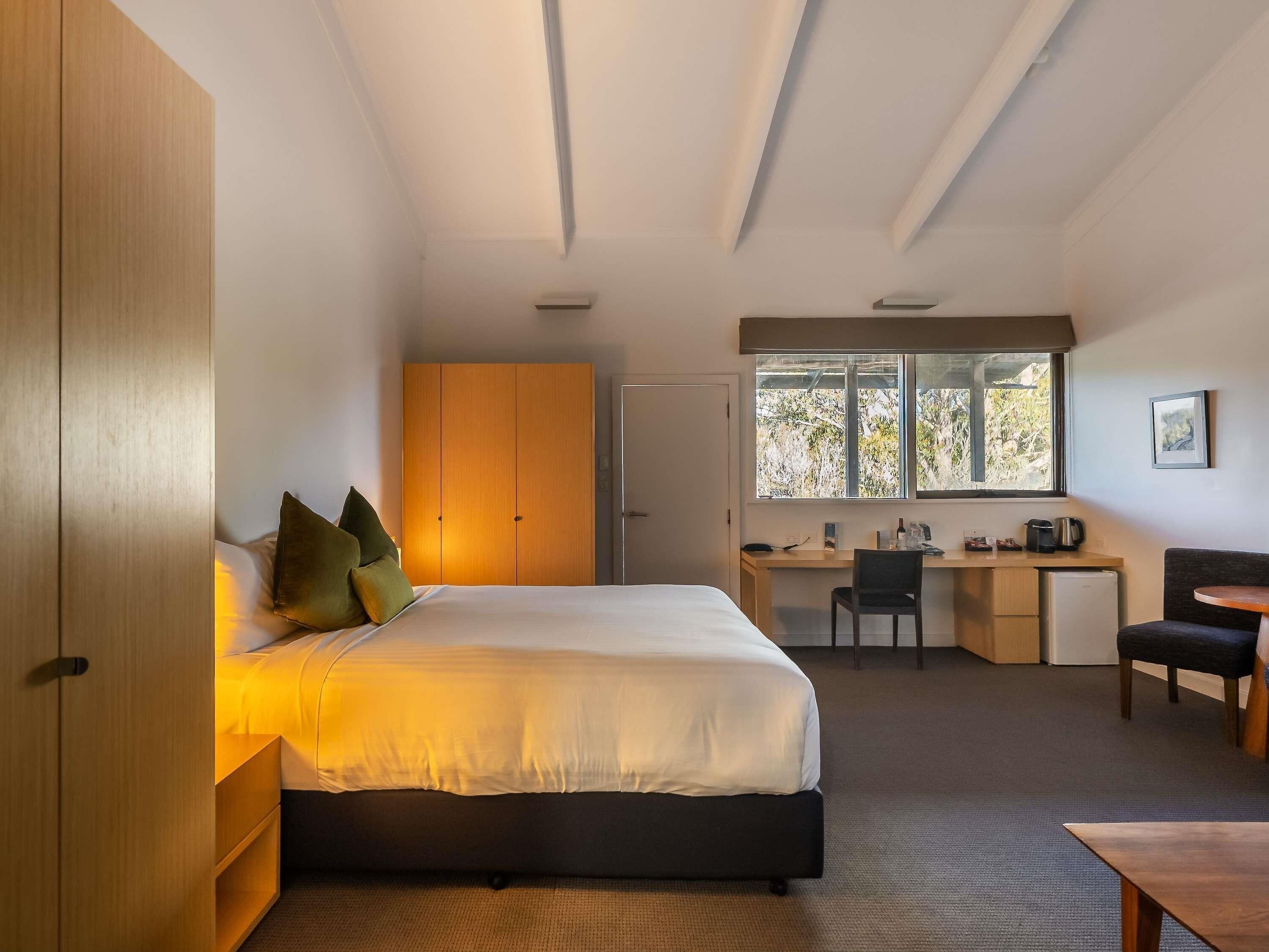 Family Room, 1 Queen Bed | Premium bedding, minibar, blackout drapes, iron/ironing board