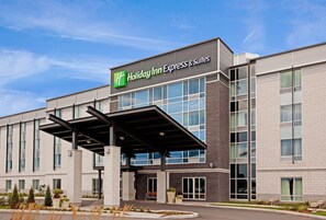 Exterior - Holiday Inn Express Hotel Saint - Hyacinthe by IHG (Saint Hyacinthe)