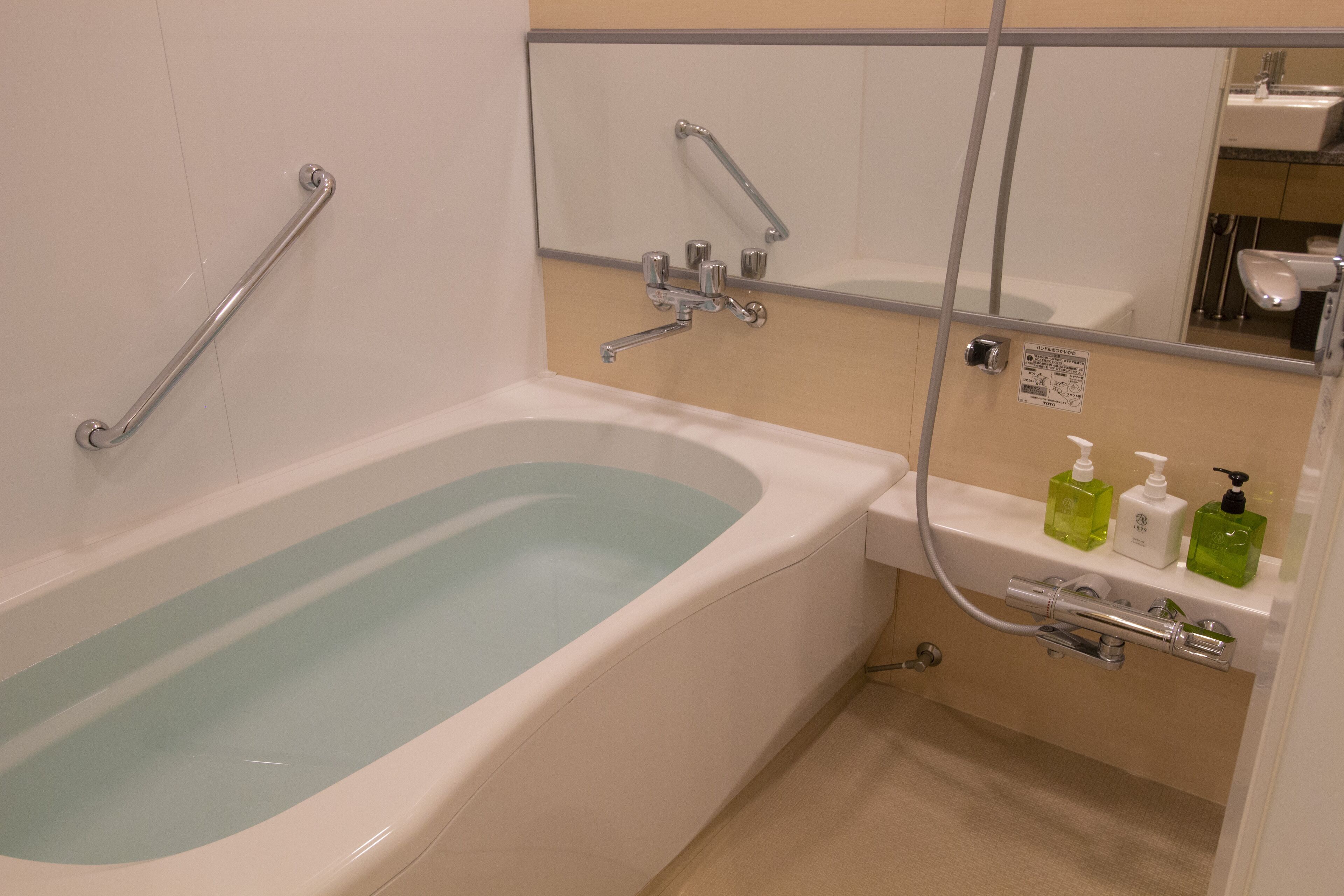 deep-soaking bathtub
