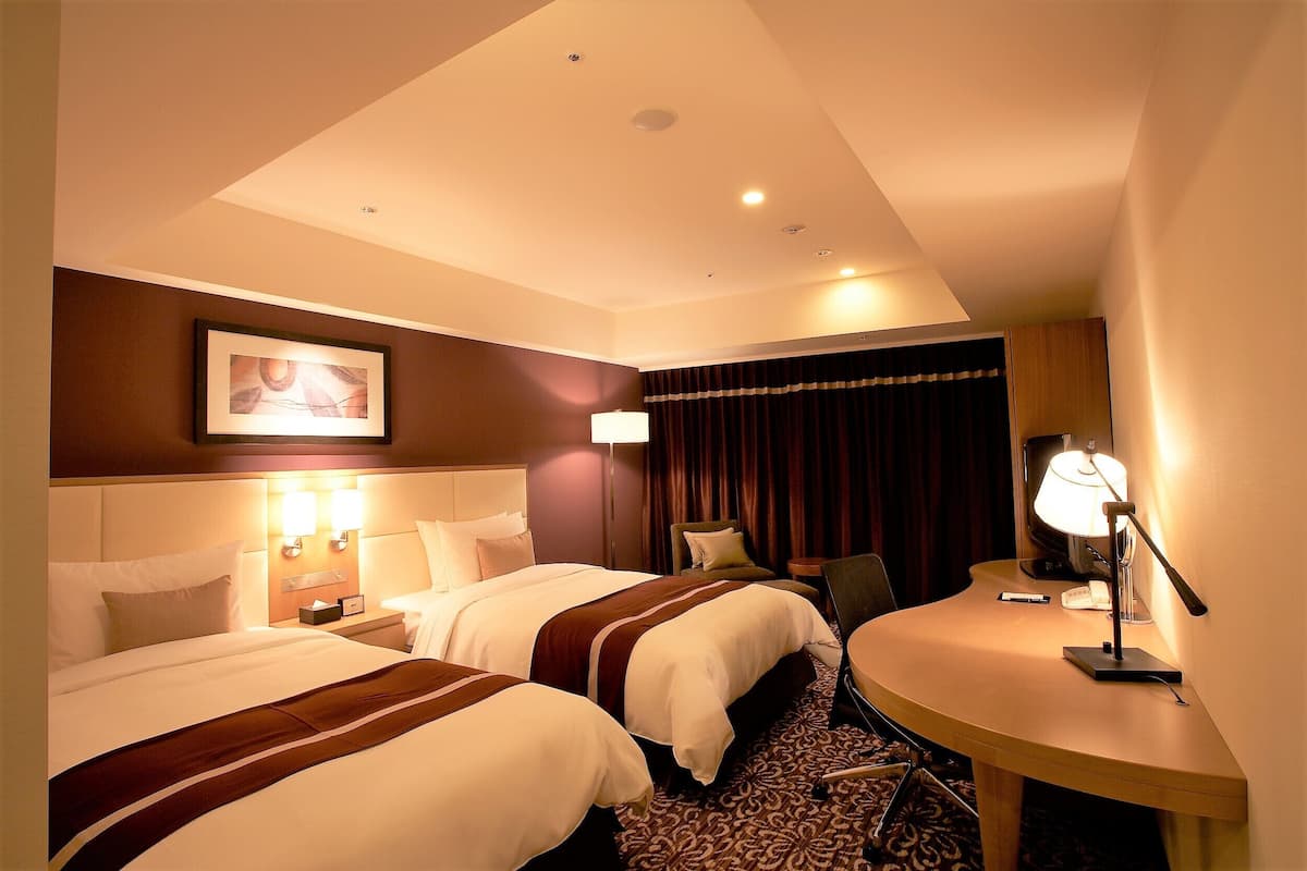 Standard Twin Room | Premium bedding, in-room safe, blackout curtains, soundproofing