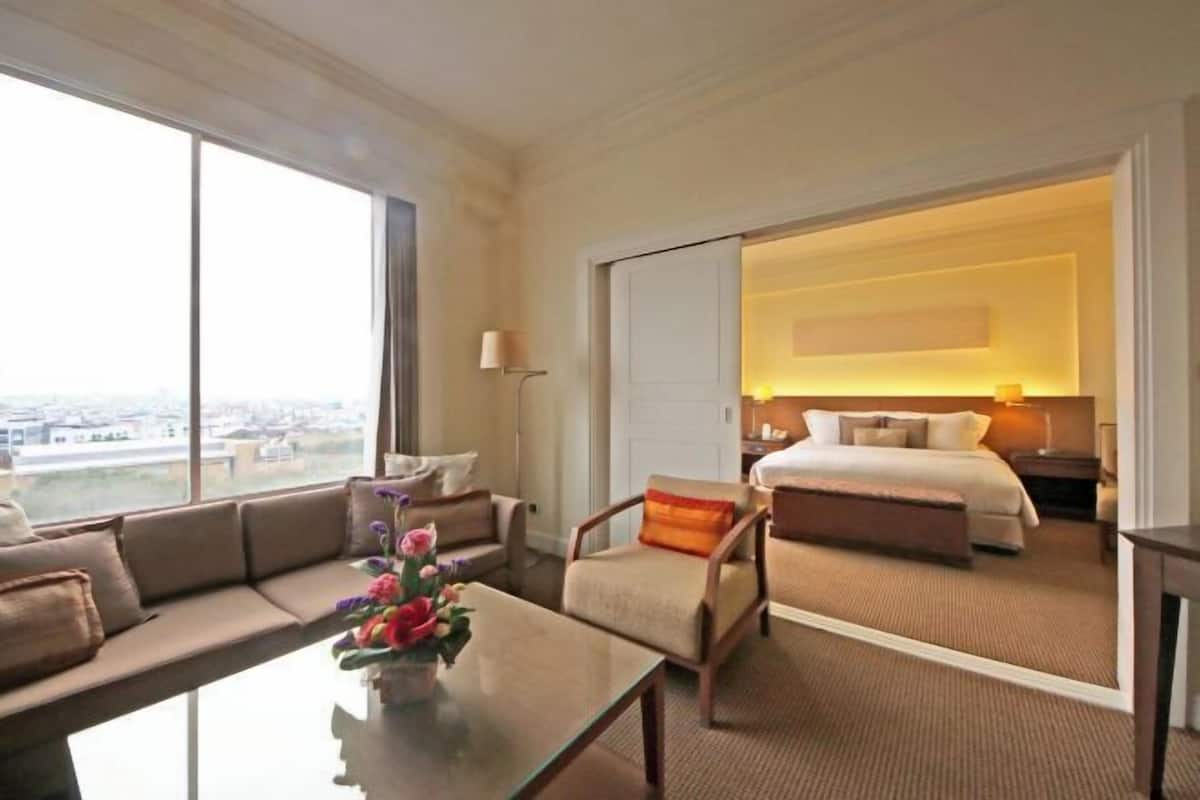 1 bedroom, in-room safe, desk, blackout curtains