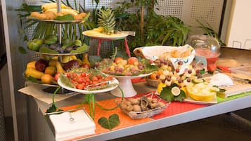 Tägliches inbegriffenes kontinentales Frühstück
