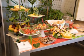 Café da manhã continental grátis todos os dias