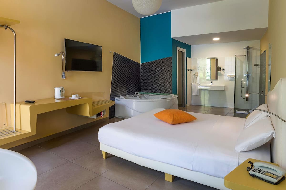 Superior Room, 1 King Bed