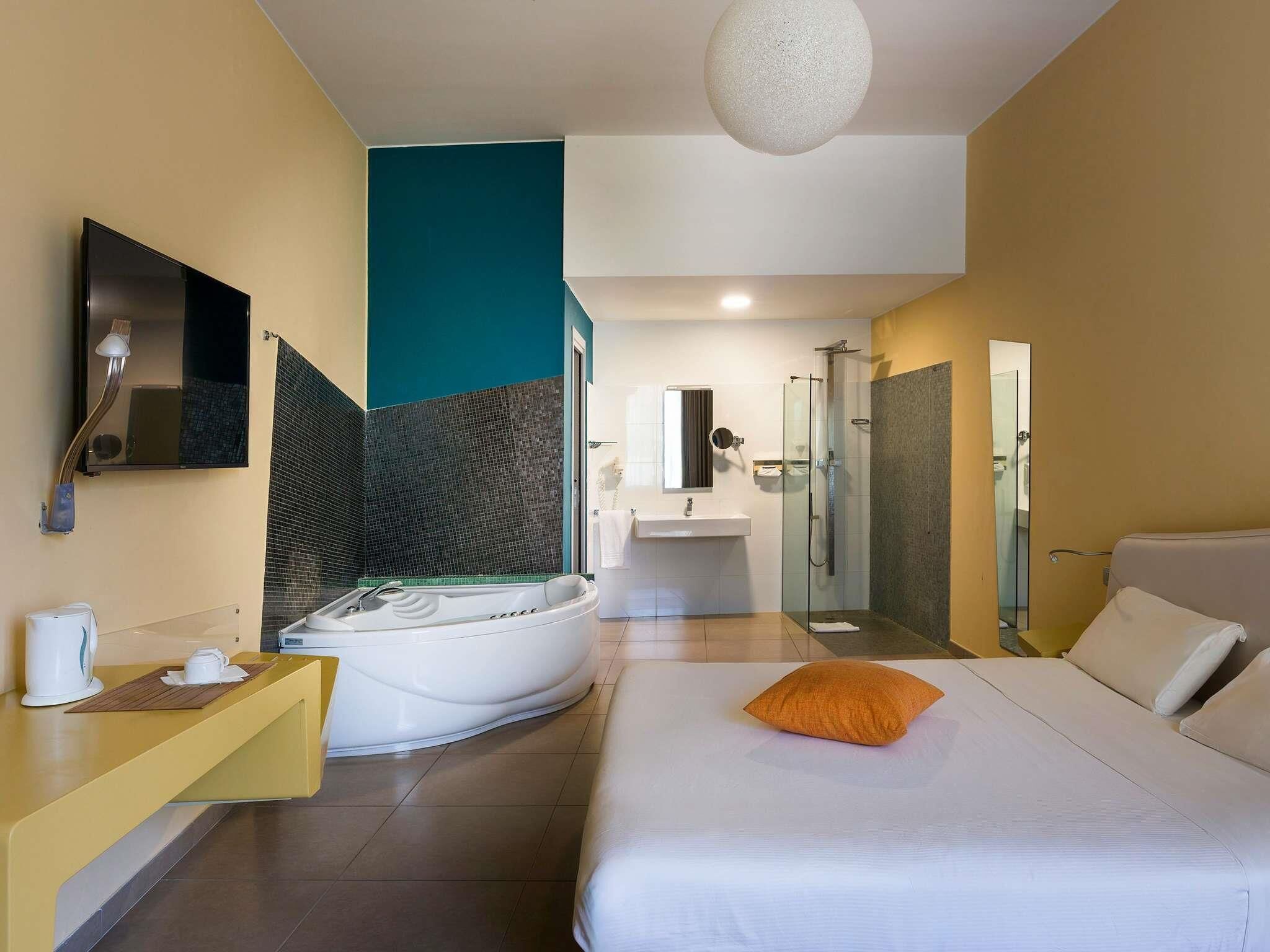 Superior Room, 1 King Bed | Premium bedding, down duvets, minibar, in-room safe