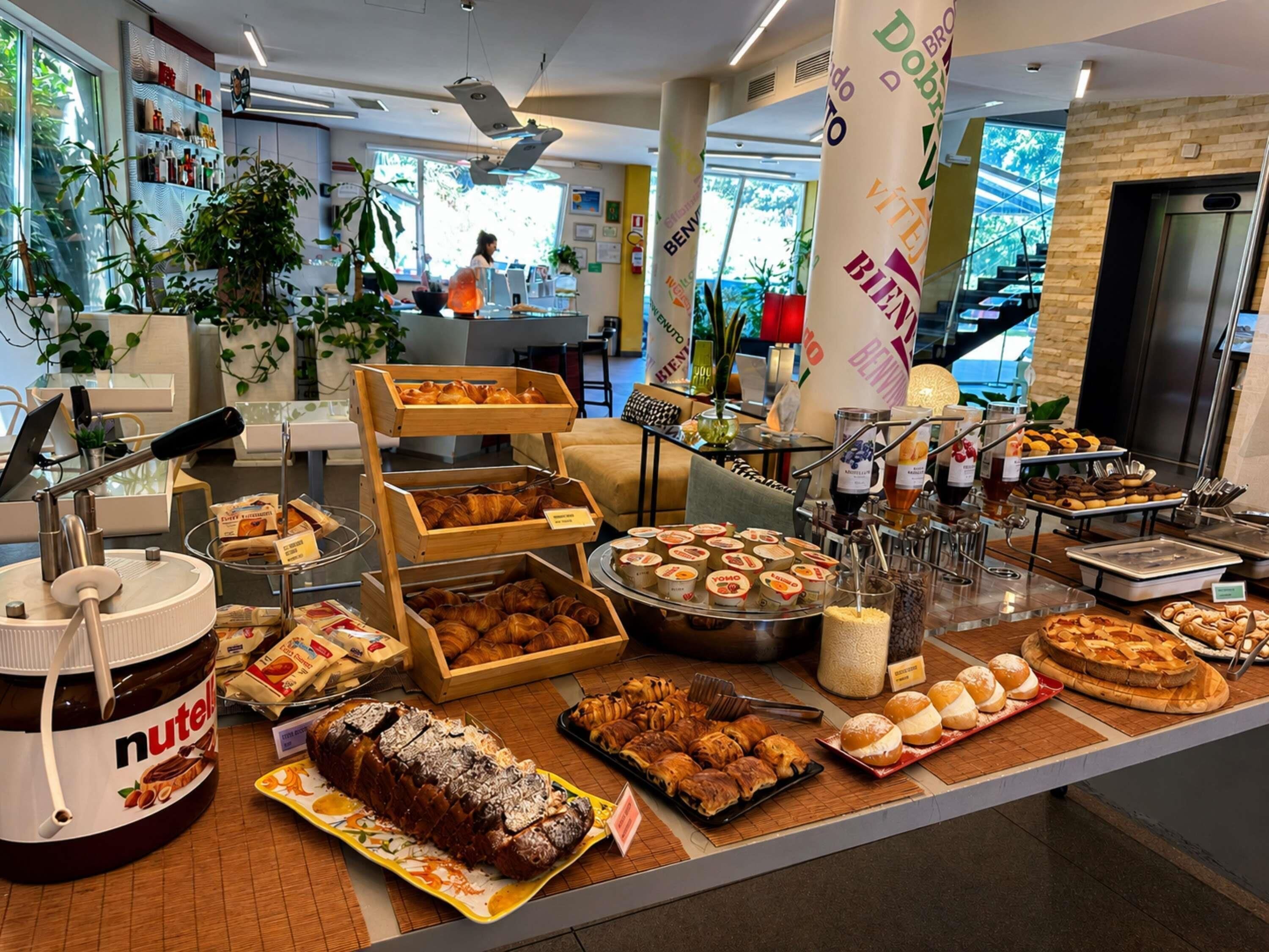 Desayuno continental gratuito y diario
