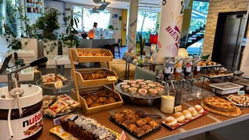 Desayuno continental gratuito y diario