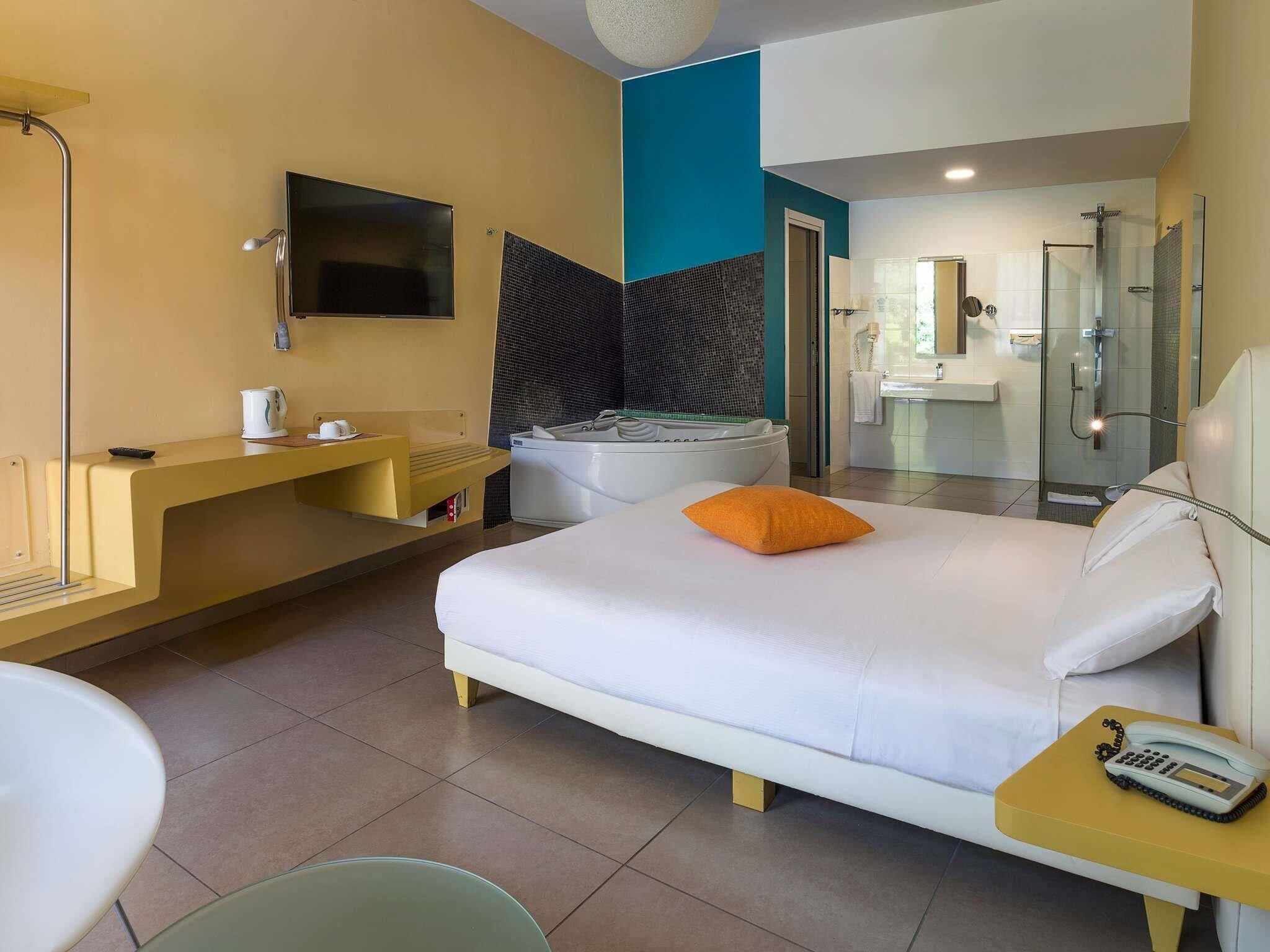 Superior Room, 1 Katil Raja (King) | Peralatan tempat tidur premium, gebar bulu kapas, bar mini 