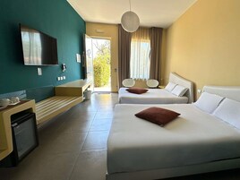Ropa de cama de alta calidad, cubrecamas y minibar 