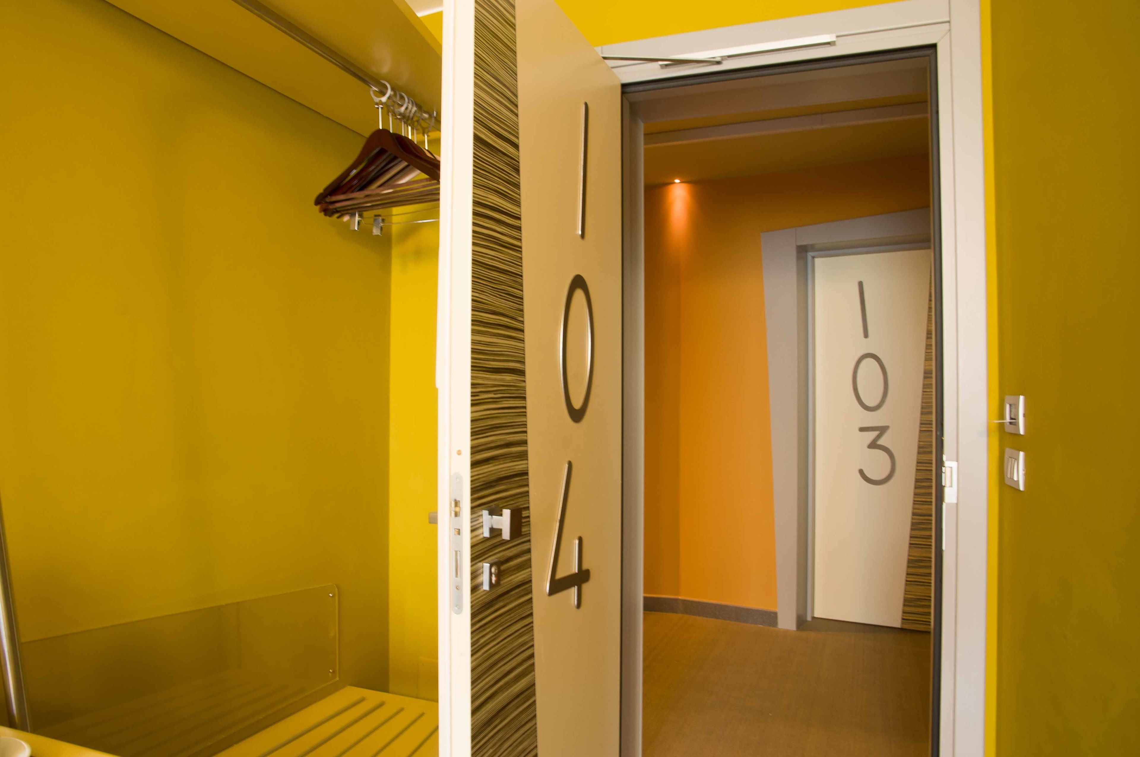 double room, 1 queen bed | premium bedding, down duvets, select comfort beds, minibar