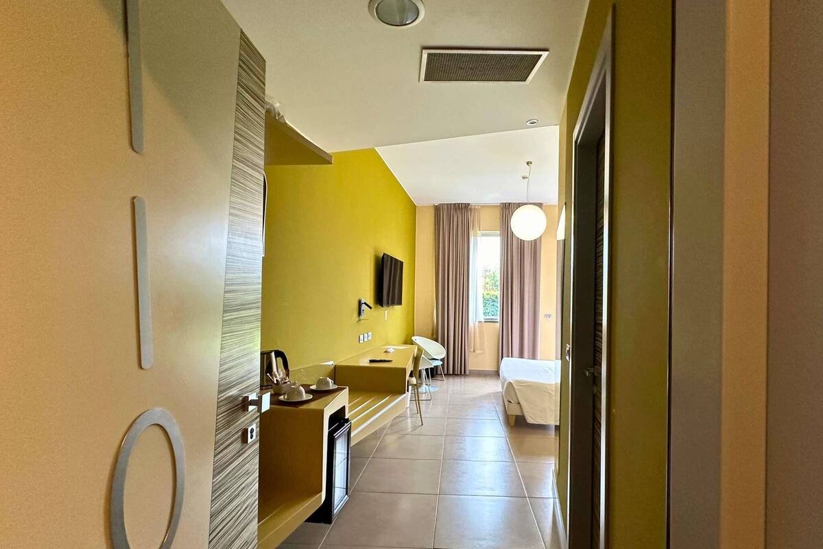 Superior Room with 1 Double Bed, Eco-Friendly | Sängtillbehör av högsta kvalitet, duntäcken och minibar