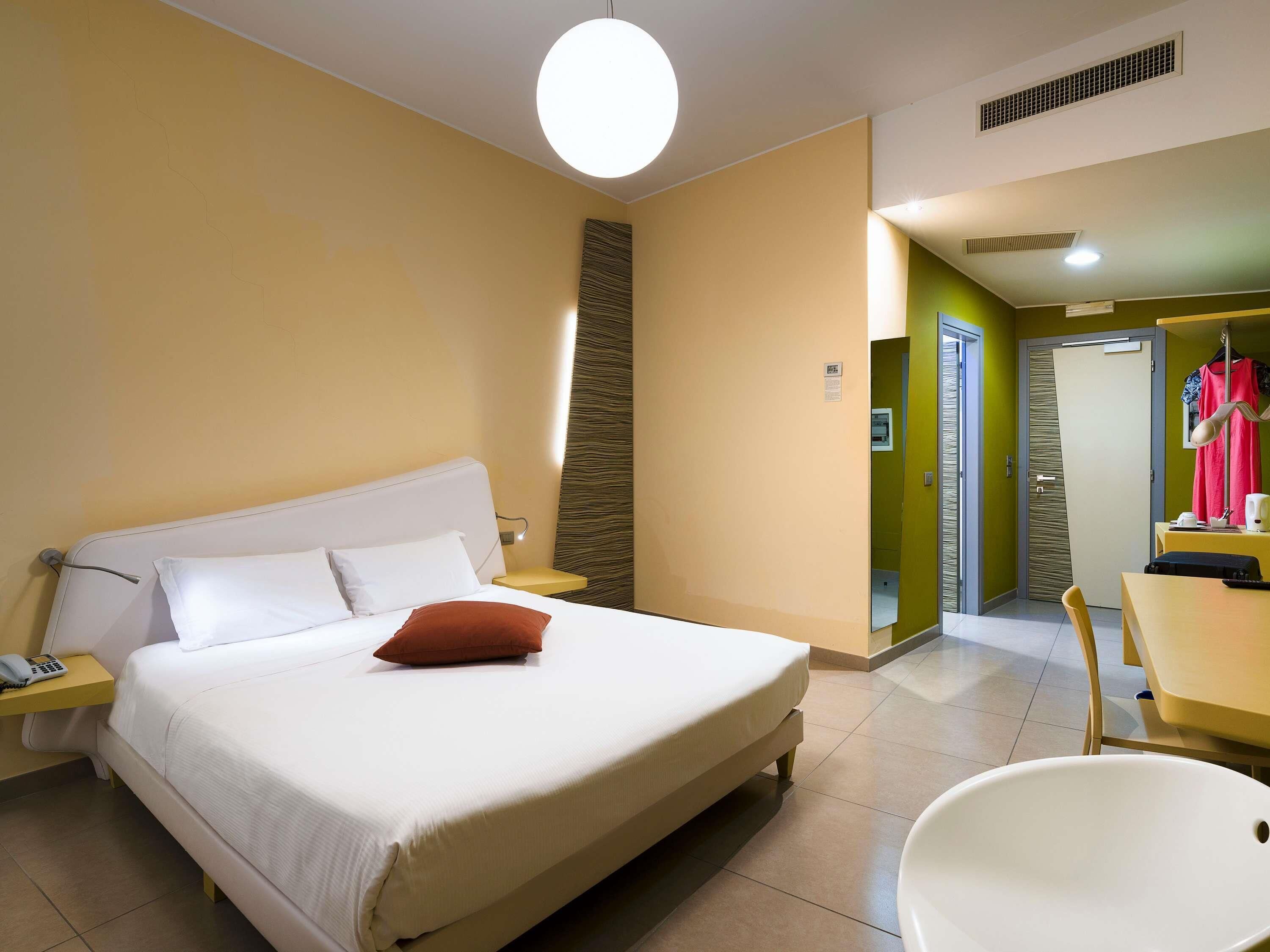 Superior Room, 1 King Bed (Garden Side) | Premium bedding, down comforters, minibar, in-room safe